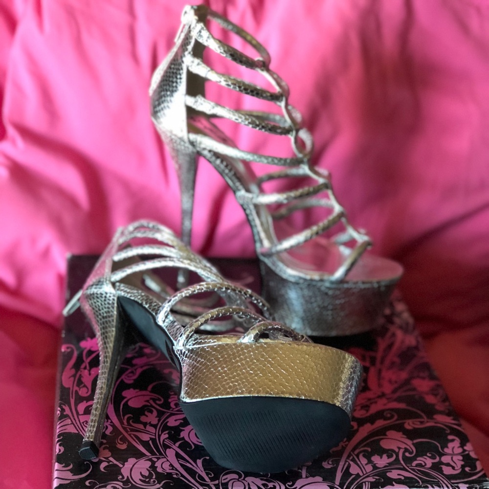 Qupid Sandals ~Brand New~
